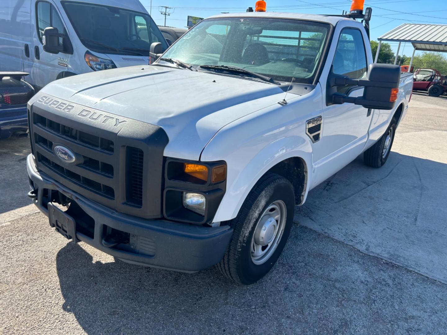 2010 White Ford F-250 SD XL 2WD (1FTNF2A52AE) with an 5.4L V8 SOHC 16V engine, located at 1687 Business 35 S, New Braunfels, TX, 78130, (830) 625-7159, 29.655487, -98.051491 - Photo#0